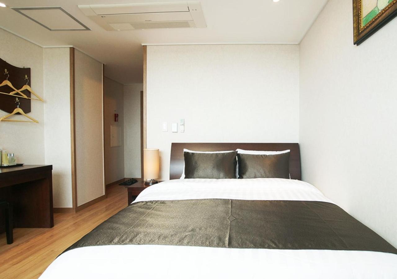 Iris Hotel Seogwipo Extérieur photo
