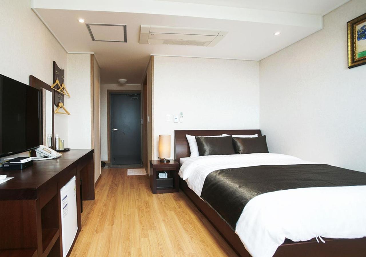 Iris Hotel Seogwipo Extérieur photo