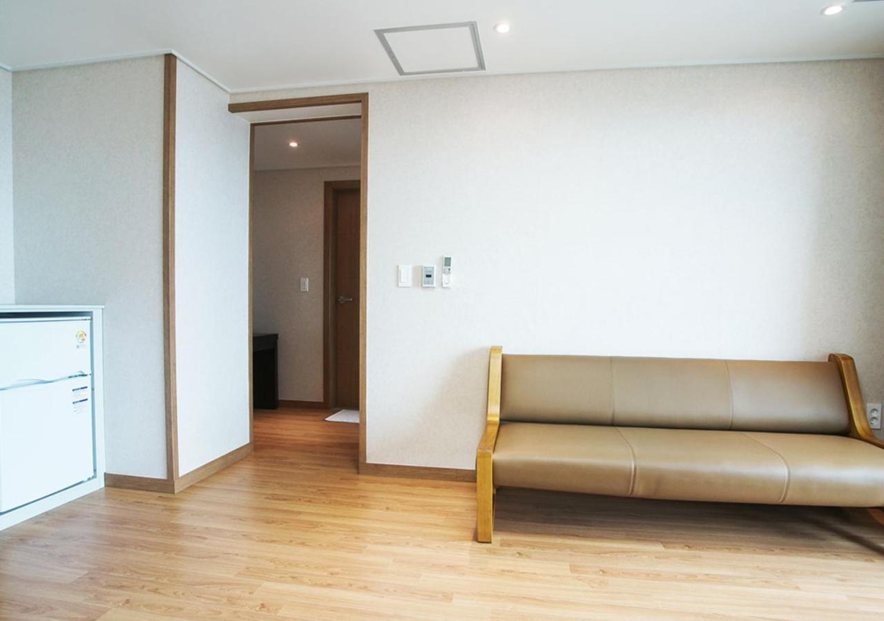Iris Hotel Seogwipo Extérieur photo