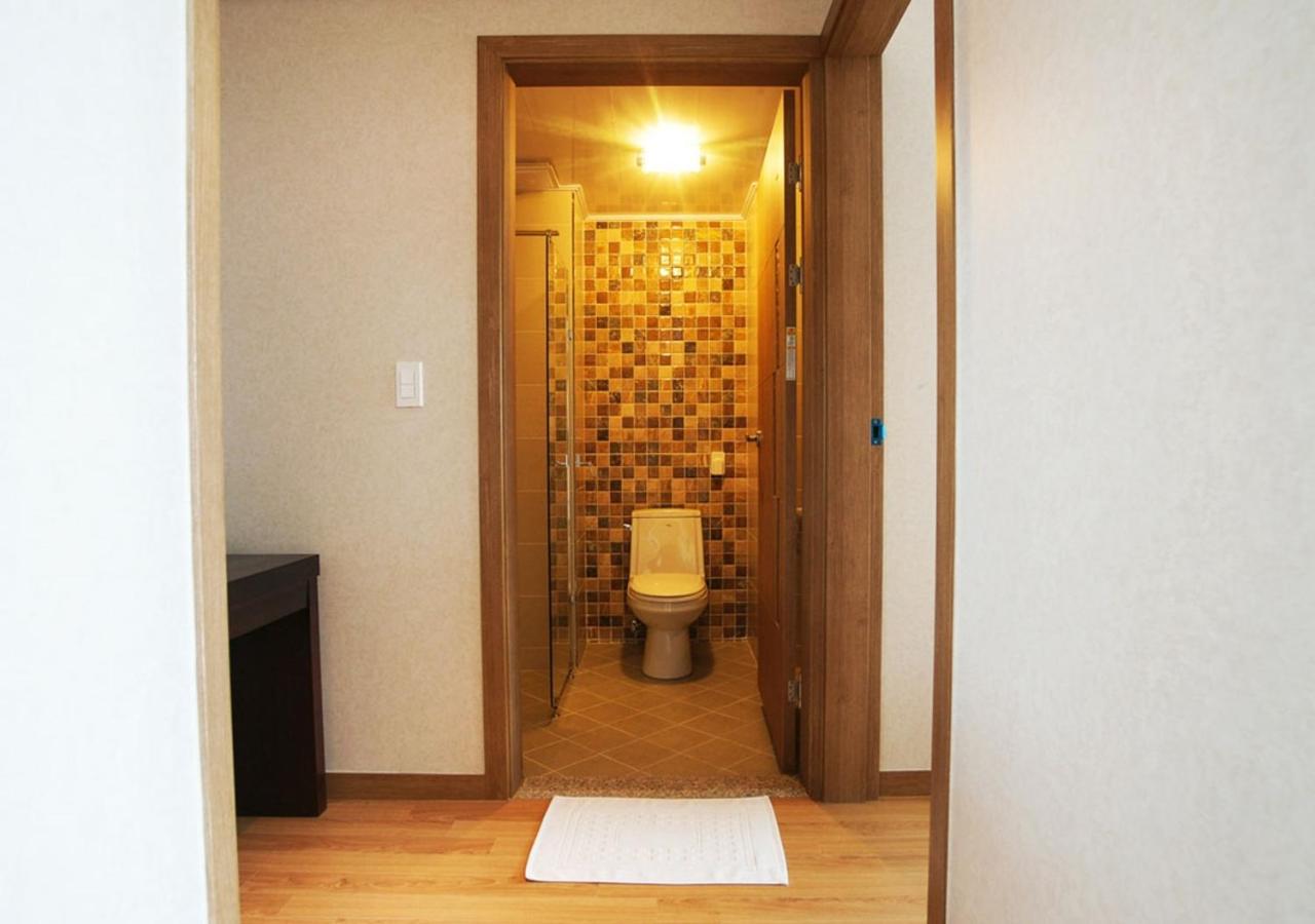 Iris Hotel Seogwipo Extérieur photo